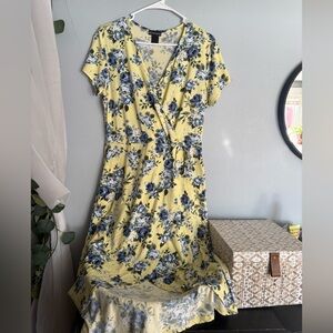 Chic Yellow Floral Maxi Dress with Blue Accents